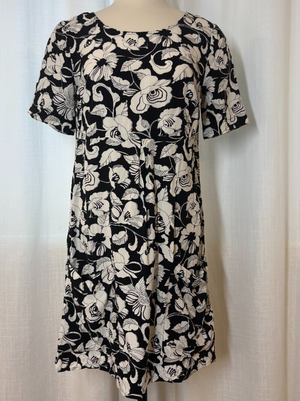 Floral Shift Dress Anthropologie B&W